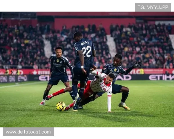 赫罗纳队面临队史低谷，加紧寻求新策略以重返巅峰竞争力